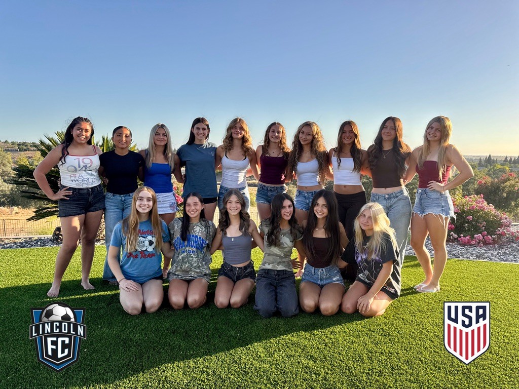 Lincoln Lady Pumas team together on the field